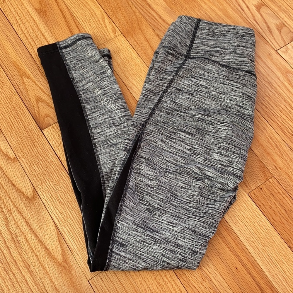 Eddie Bauer great condition gray and black line XS leggings full length soft‎